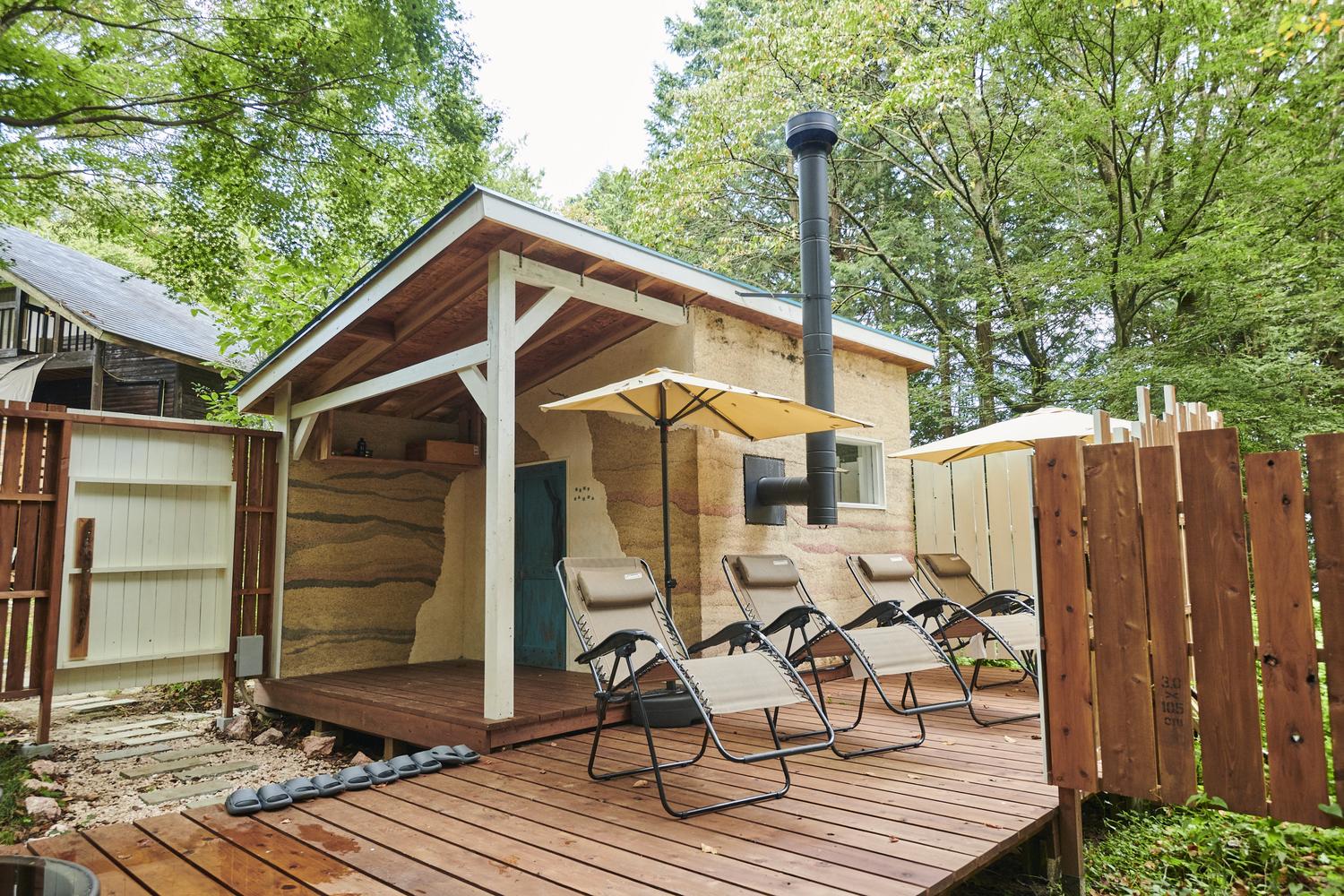 ヘンプサウナの水風呂・テラス